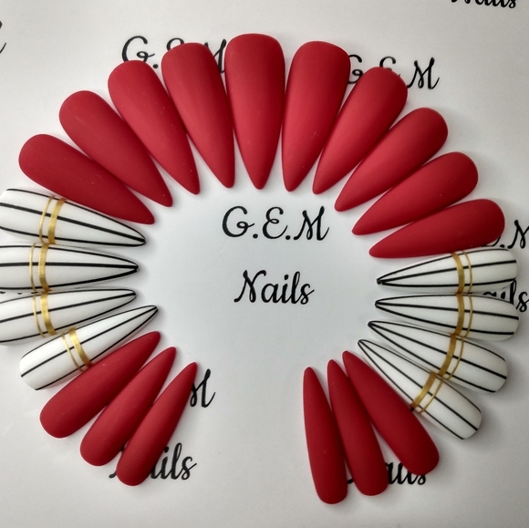 Press on nails (long stiletto) - Picture 3 of 3